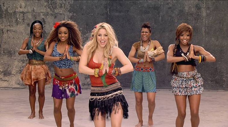 Hình ảnh của Shakira và Freshlyground trong ca khúc Waka Waka