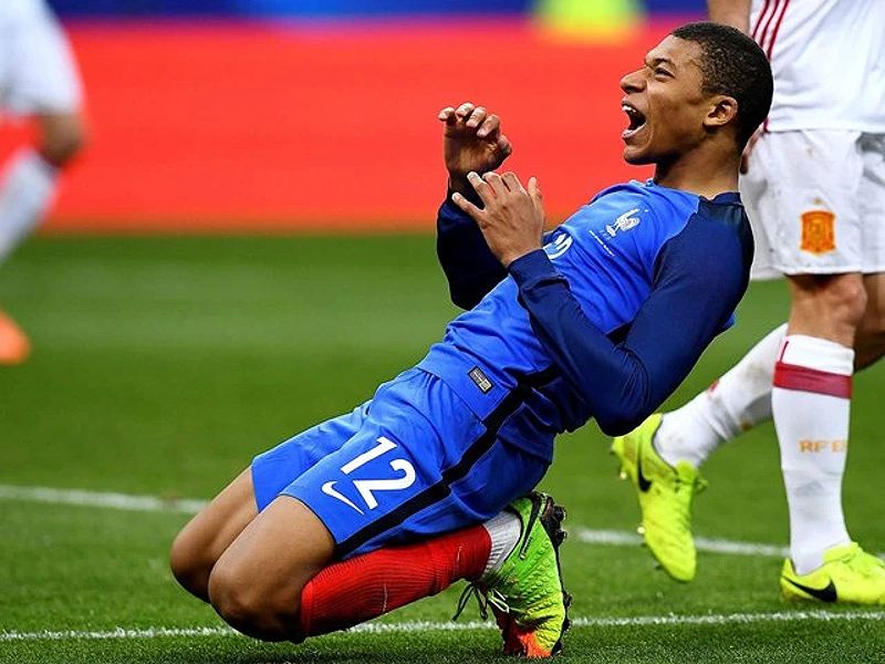 Kylian Mbappe - cầu thủ trẻ nổi bật